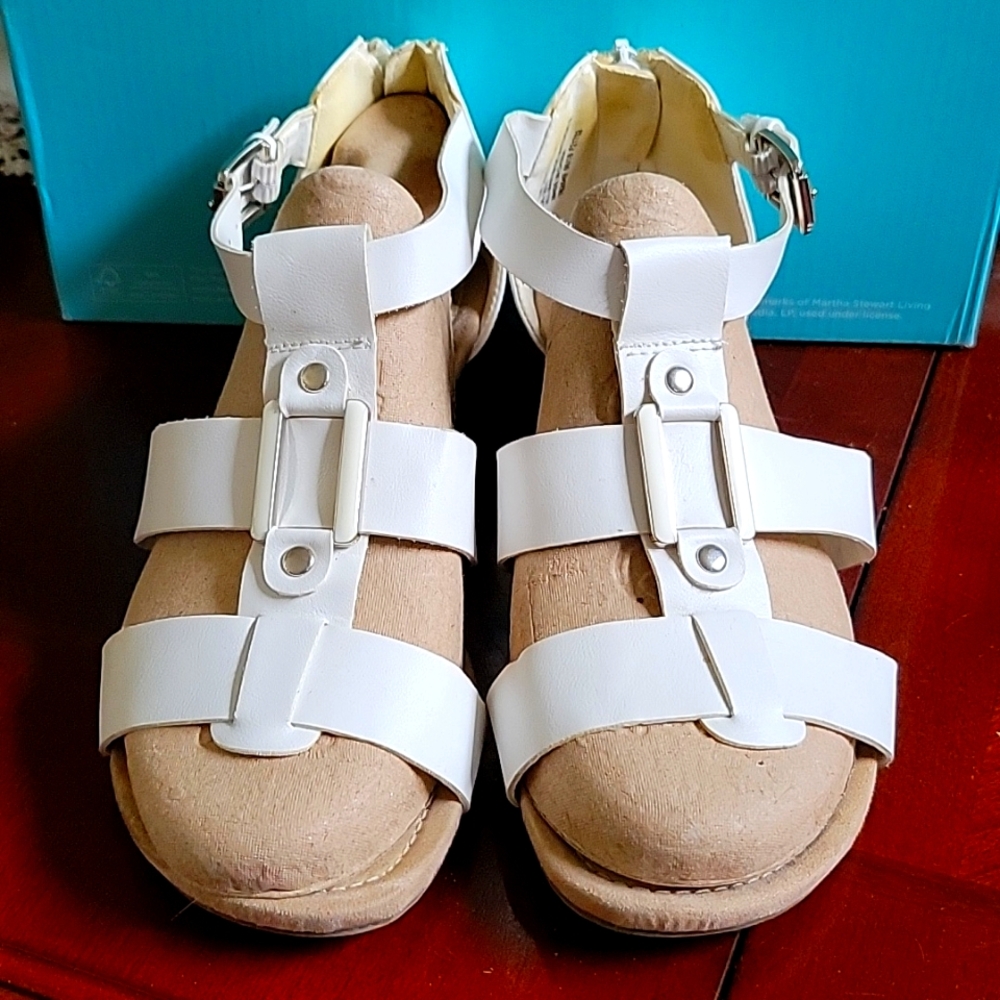 Wide width sandals